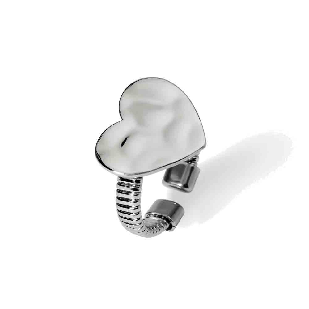 Anello in Acciaio con cuore effetto martellato Style 03 821002 Kidult