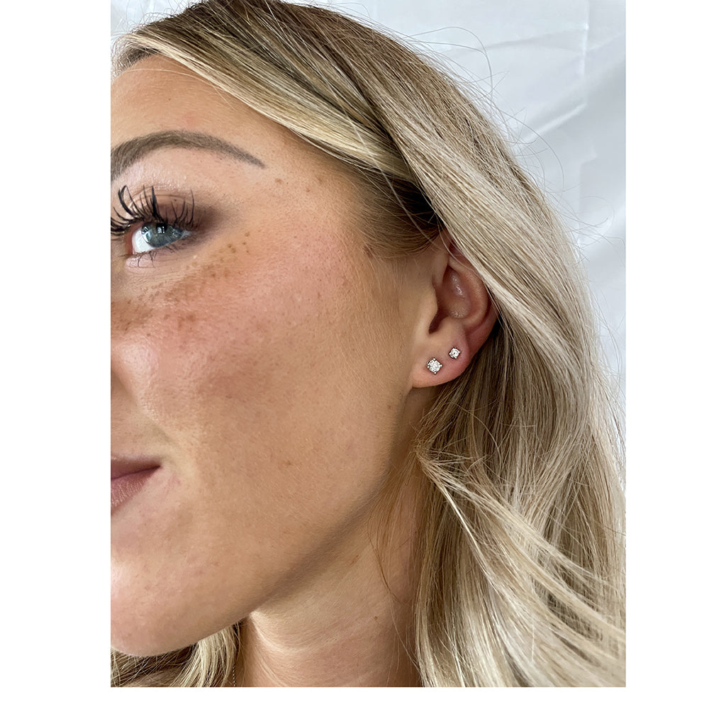 Orecchini punto luce Recarlo Nodo D' Amore con Diamanti XD989/012