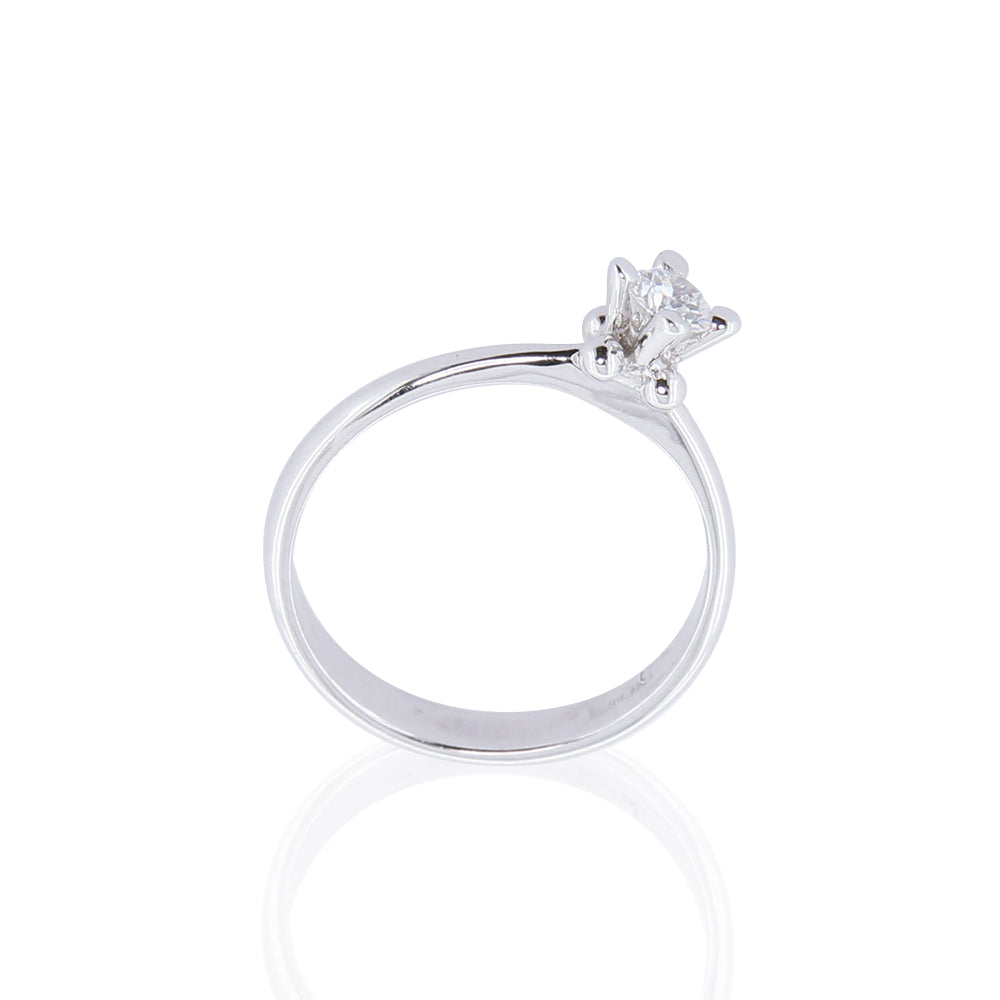 Anello Solitario in Oro Bianco con Diamante