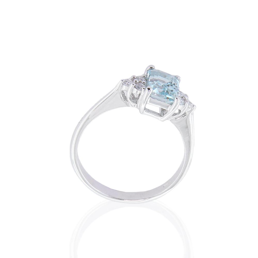 Anello in Oro Bianco con Diamanti e Acquamarina