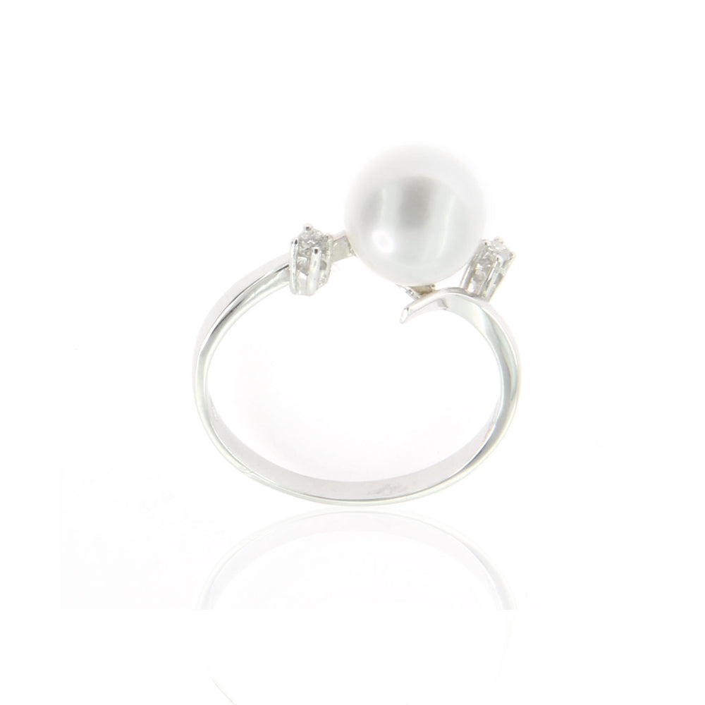 Anello in Oro Bianco con Diamanti e Perla