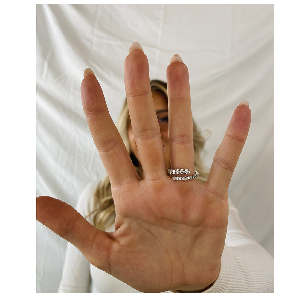 Anello Contrarié con Diamanti in Oro Bianco Anniversary Recarlo