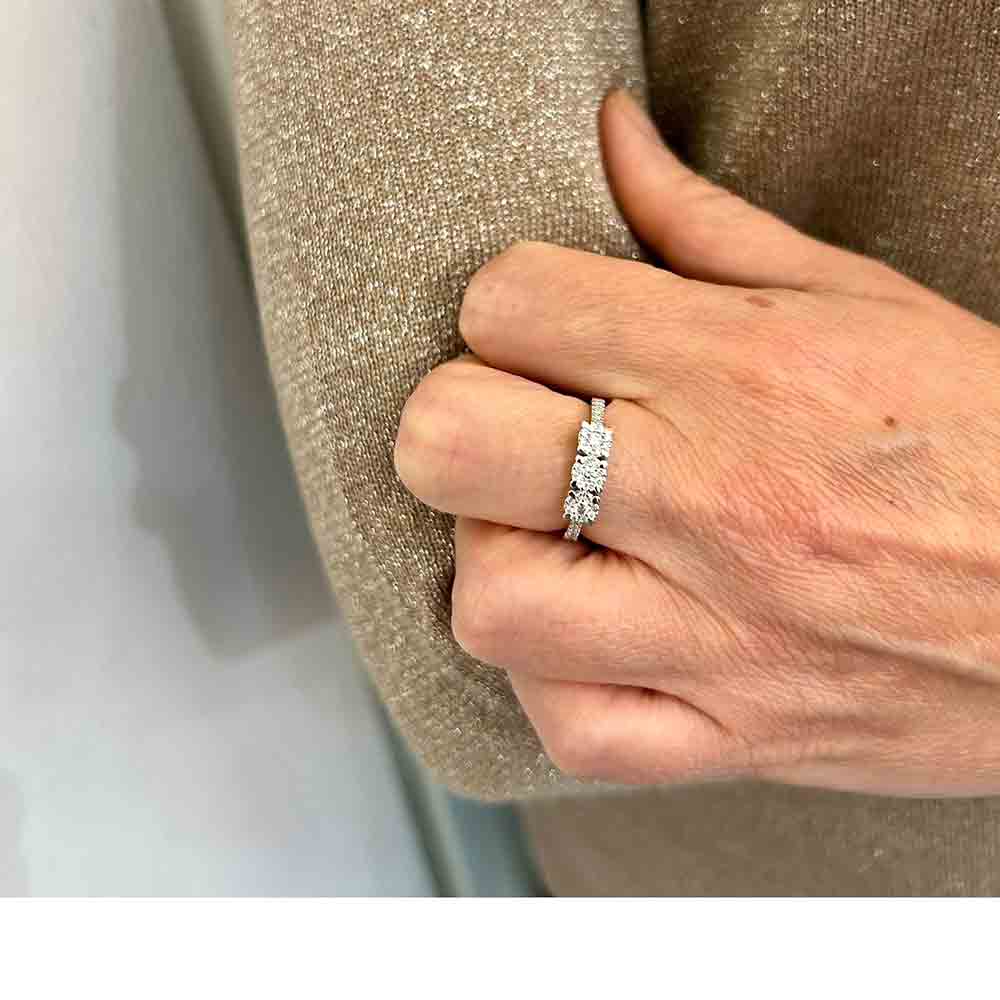 Anello Trilogy Multipietra Oro Bianco con Diamanti Davite & Delucchi