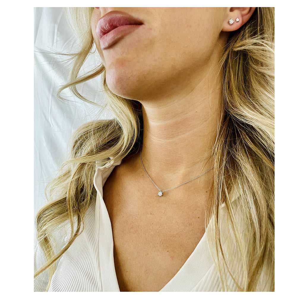 Girocollo Oro Bianco e Diamanti Nodo D' Amore Recarlo