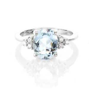 Anello in Oro Bianco con Diamanti e Acquamarina