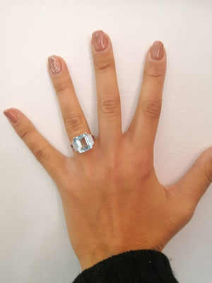 Anello in Oro Bianco con Acquamarina e Diamanti Artlinea