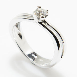anello-solitario-in-oro-bianco-zq692-015-recarlo